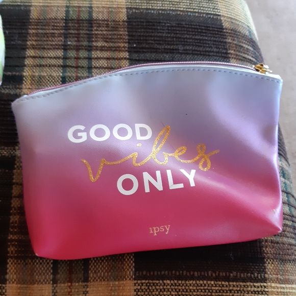 Ipsy bag and four items - Picture 1 of 9